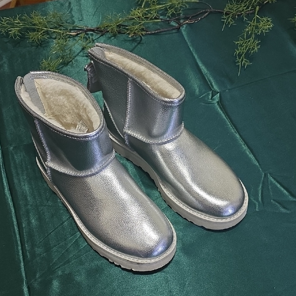 UGG Silver Winter Boots Sleek Design
